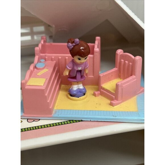 My Pretty Dollhouse Pink Palace Set Vintage 1994 Lewis Galoob w/extra figures - Picture 5 of 11